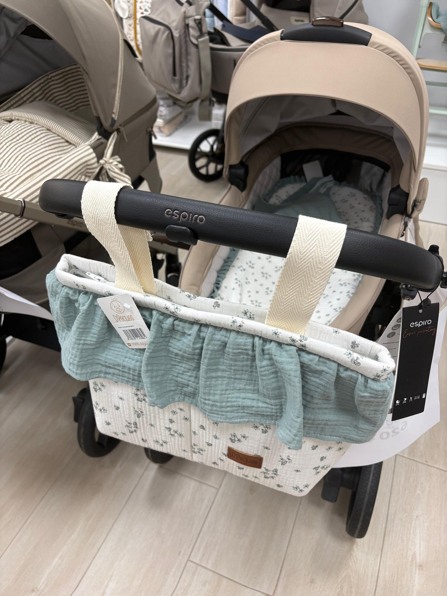 Conjunto Pack colcha para capazo flor verde + Bolso organizador volante flor verde Dpeques